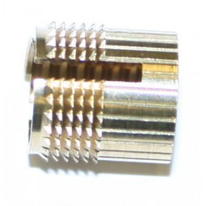 Insert &agrave; frapper SPECIAL "PLEXIGLAS" laiton M2,5 x 4 SERPLAST - quantit&eacute;/sachet : 20